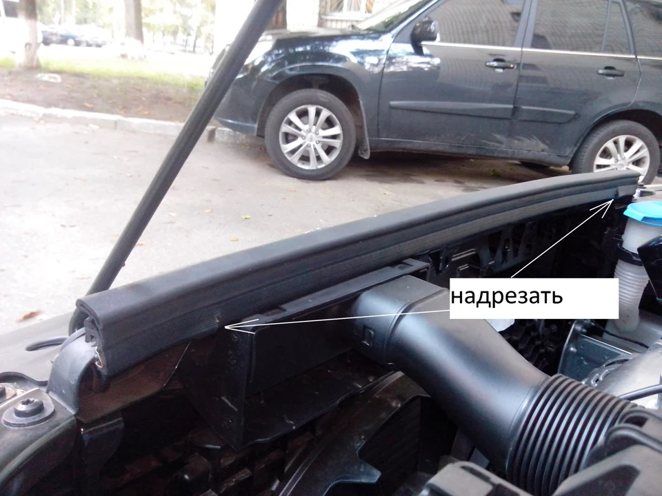 Ущільнювач під капот