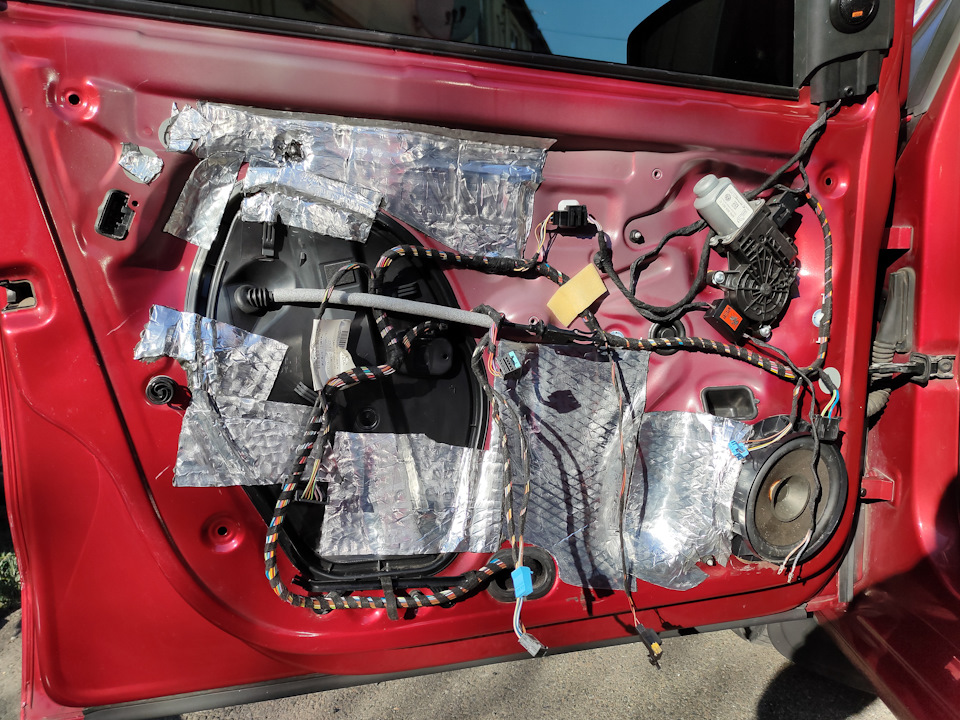 Твітери, шумка дверей та полиці 2
