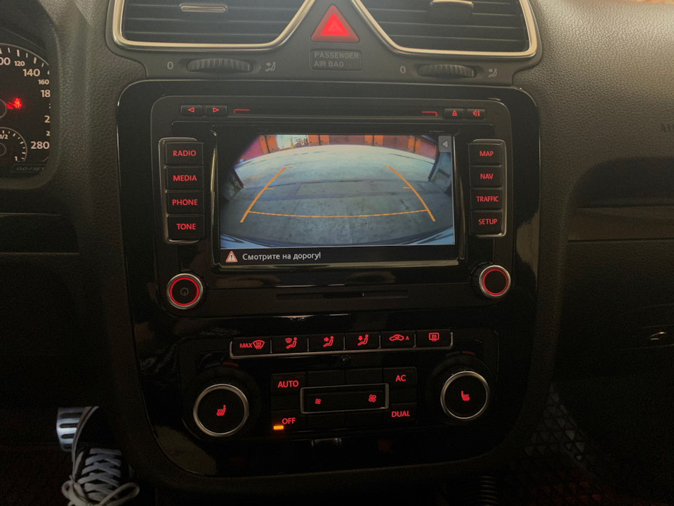 Заміна камери заднього виду для Scirocco RNS510 4