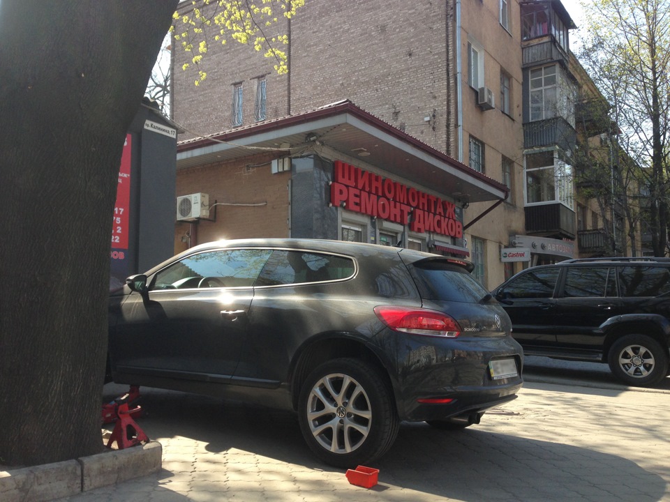 Yokohama Advan Neova AD08 4