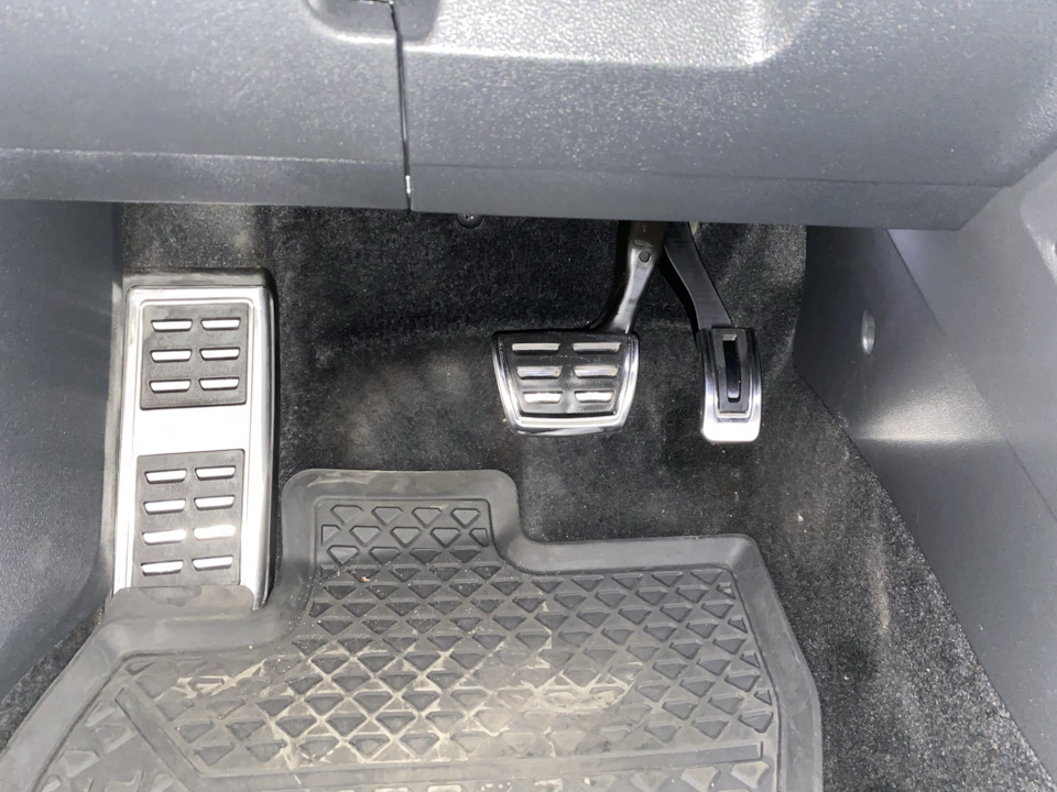 Накладки на педалі Tiguan (2G) 2