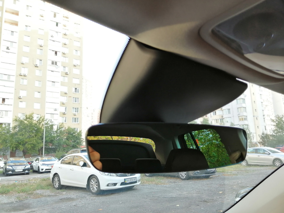 Встановив безрамкове дзеркало 3