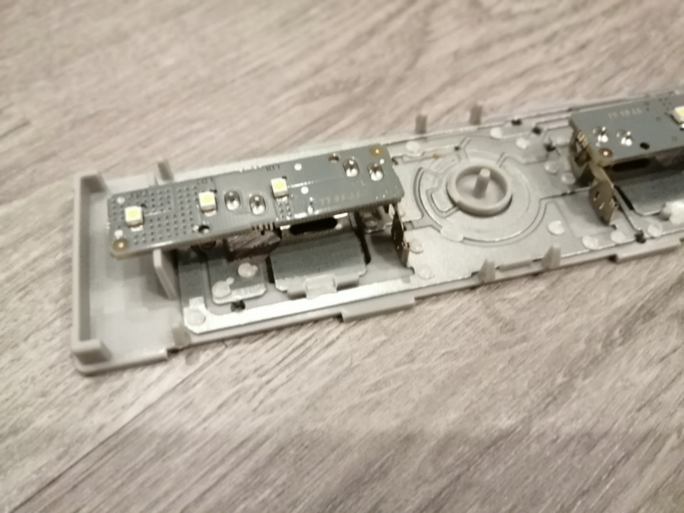 Заводський LED задній плафон 2