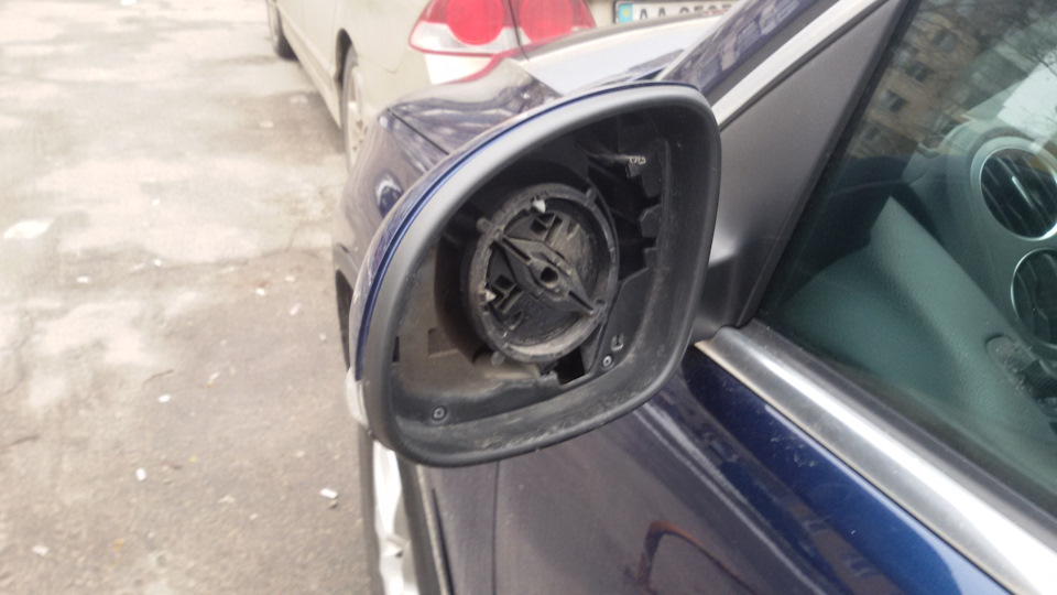Друкували пост. Вкрали вкладиші дзеркал заднього виду 1