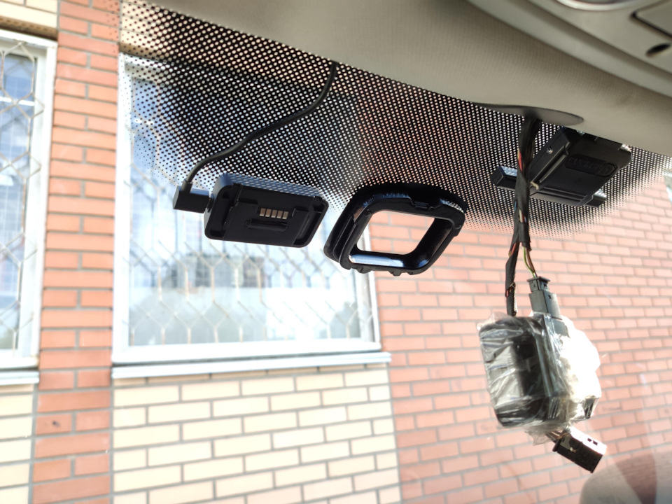 Різне: оббивка керма та накладка ручки АКПП з аліекспрес, скло safeglass, обклеювання прорізів на дверцятами прозорою плівкою. 2