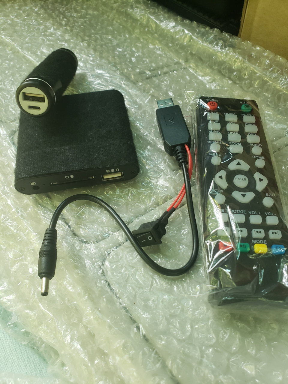 RSE(Rear Seat Entertainment) в стелю 3