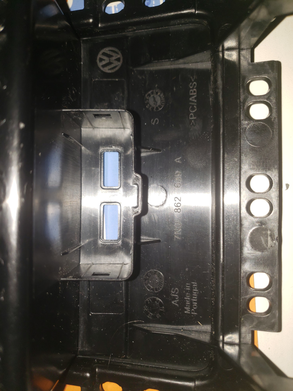 USB заряджання заднім пасажирам 4
