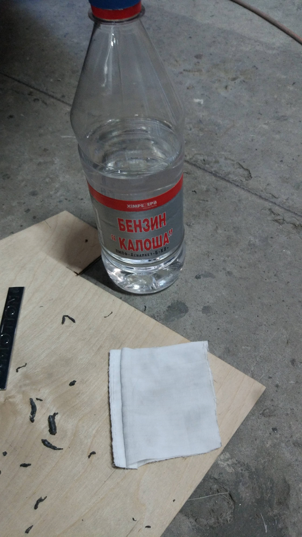 Зняв шильдики багажних дверей 5