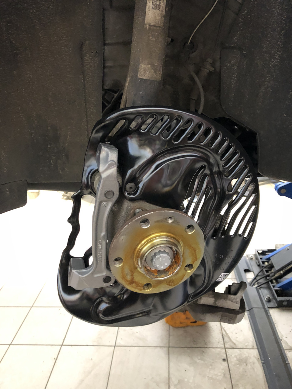 7️⃣ Установка Brembo 8-pot від Audi RS3 370/34мм 3