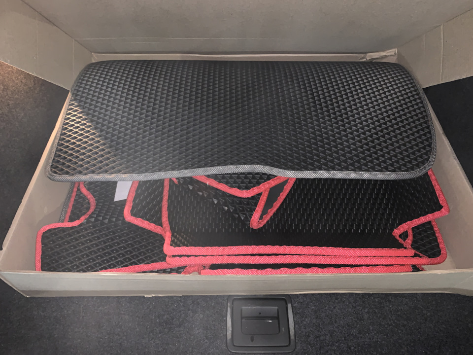VW Tiguan《Intelligent》: Килимки Eva 3D в салон та багажник 2