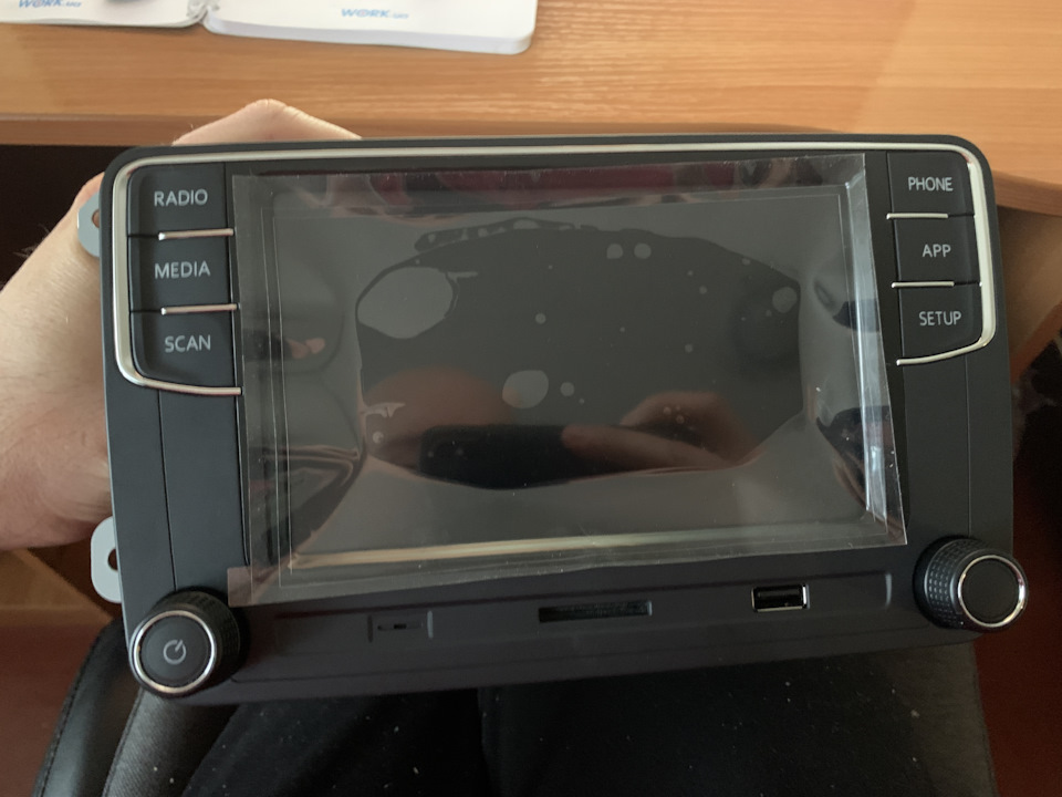 VW Tiguan《Intelligent》: Магнітола RCD-410 Pro з Apple CarPlay 1