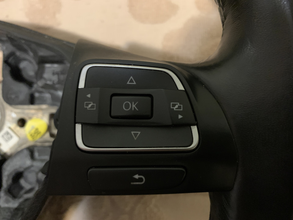 VW Tiguan《Intelligent》: Нове кермо з пелюстками 3