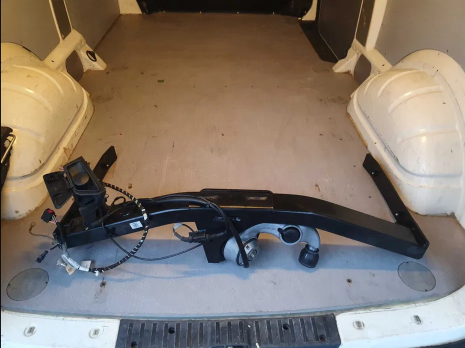 Встановлення фаркопа VW Tiguan рестайл 5N0 803 880 F 1
