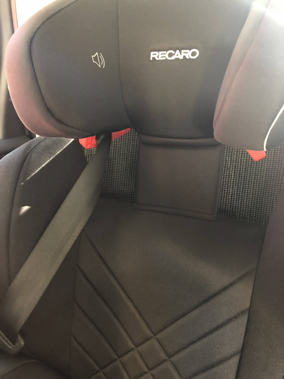 Автокрісло RECARO Monza Nova 2 Seatfix (Performance Black) 4