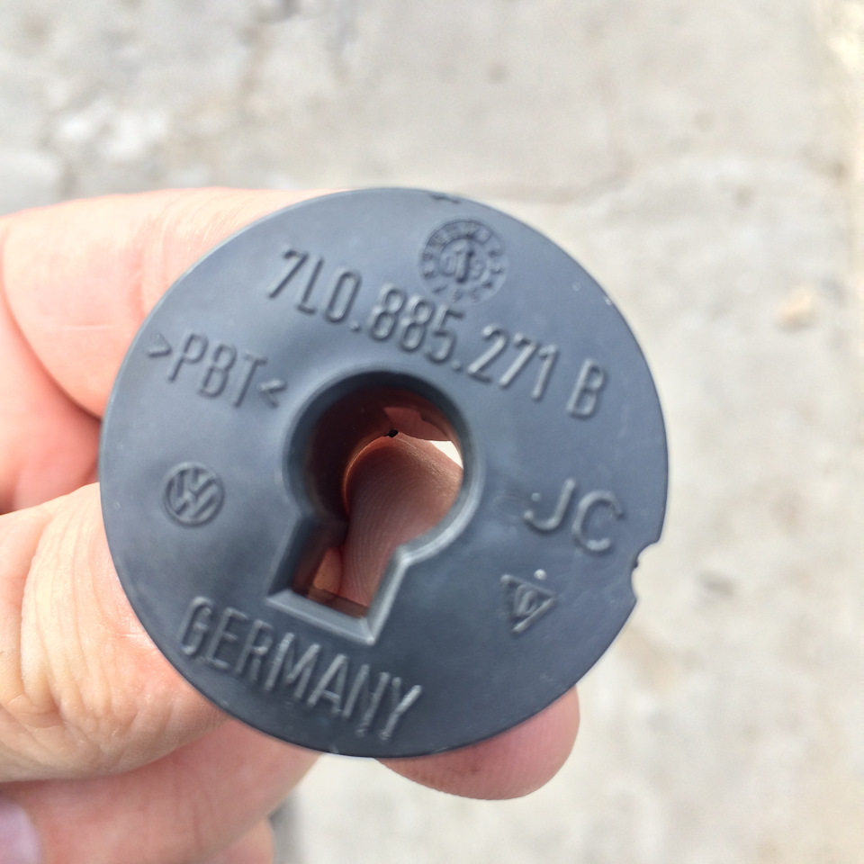 Заміна втулки заднього лівого сидіння VAG 7L0 885 271 B 2