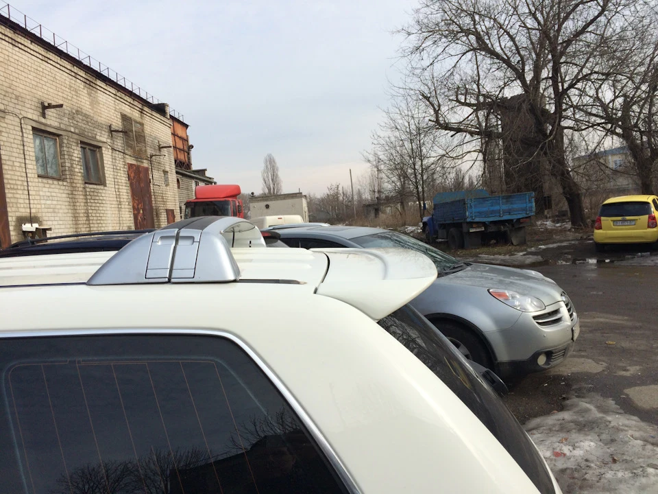 Поперечні рейлінги + спойлер Caractere