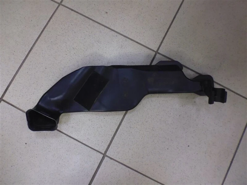 7L0819634D знайшов у багажнику звідки вона?розібрав за каталогом зрозуміти не можу