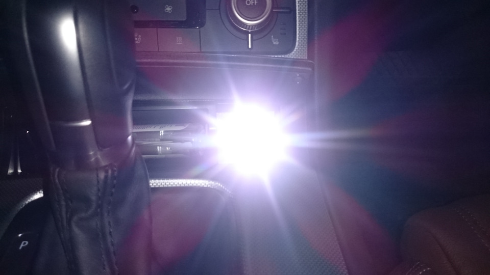 #1 LED ліхтарик VAG у прикурювач 4
