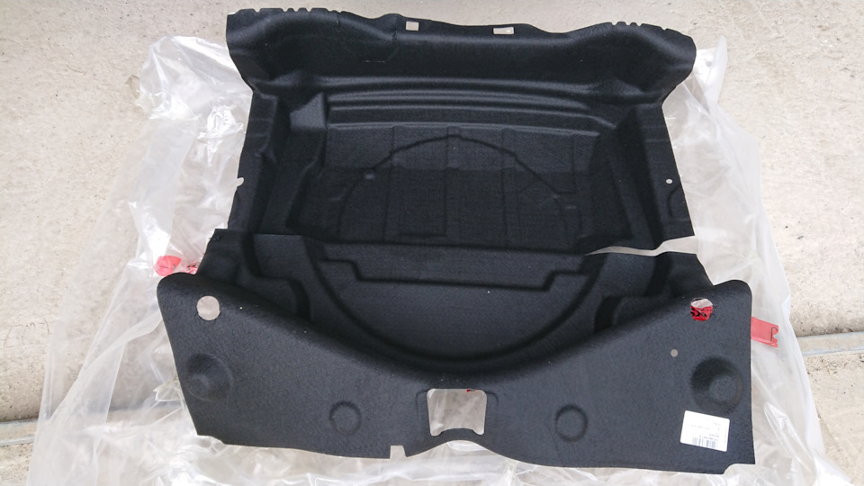 #32 Килимок під запаску. Ручка АКПП. Шильдик VW Exclusive. 2
