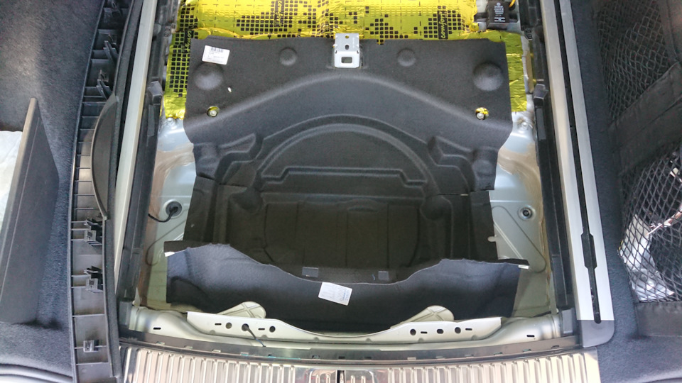 #32 Килимок під запаску. Ручка АКПП. Шильдик VW Exclusive. 5