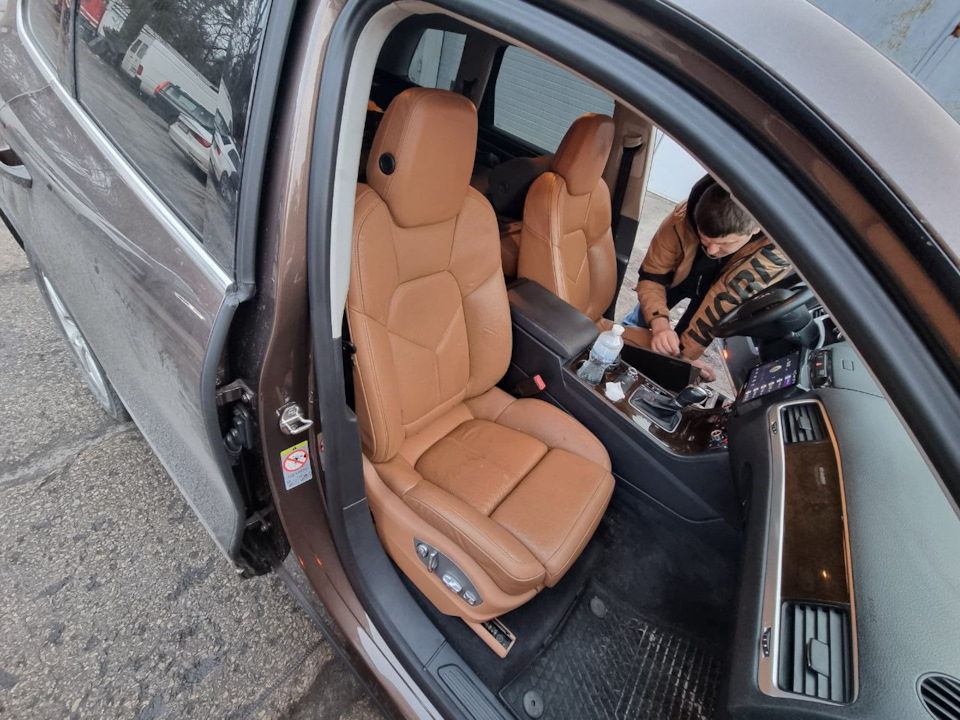 Встановлення салону з Porsche Cayenne 92A (2GEN) у Touareg NF 1