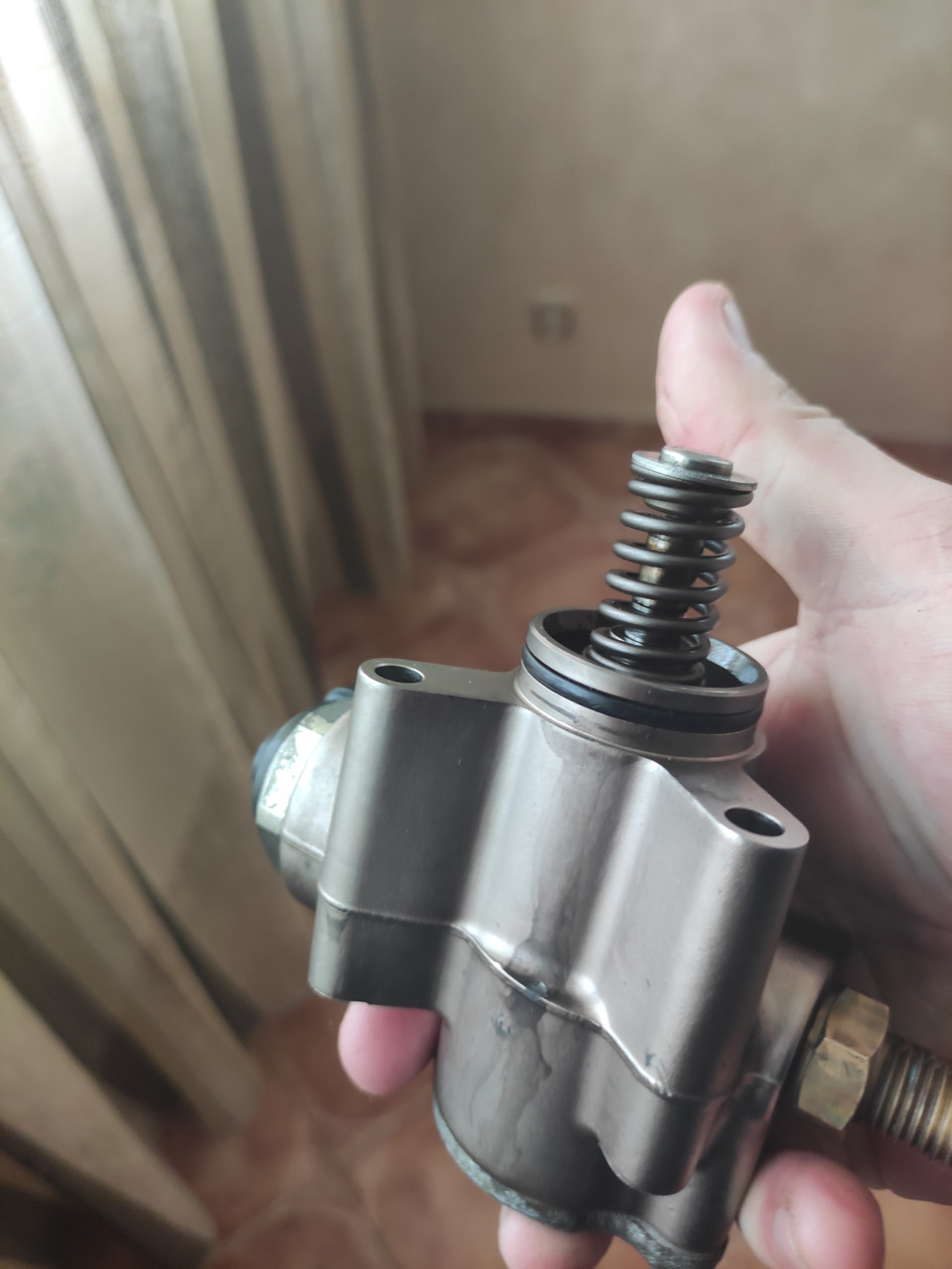 вирішено 1.4 TSI помилка P2293 - регулятор тиску палива хутро. несправність 3