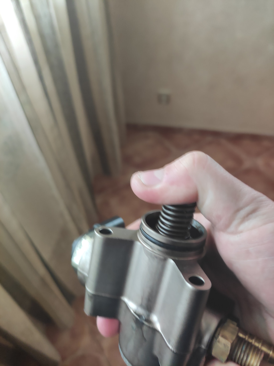 вирішено 1.4 TSI помилка P2293 - регулятор тиску палива хутро. несправність 4