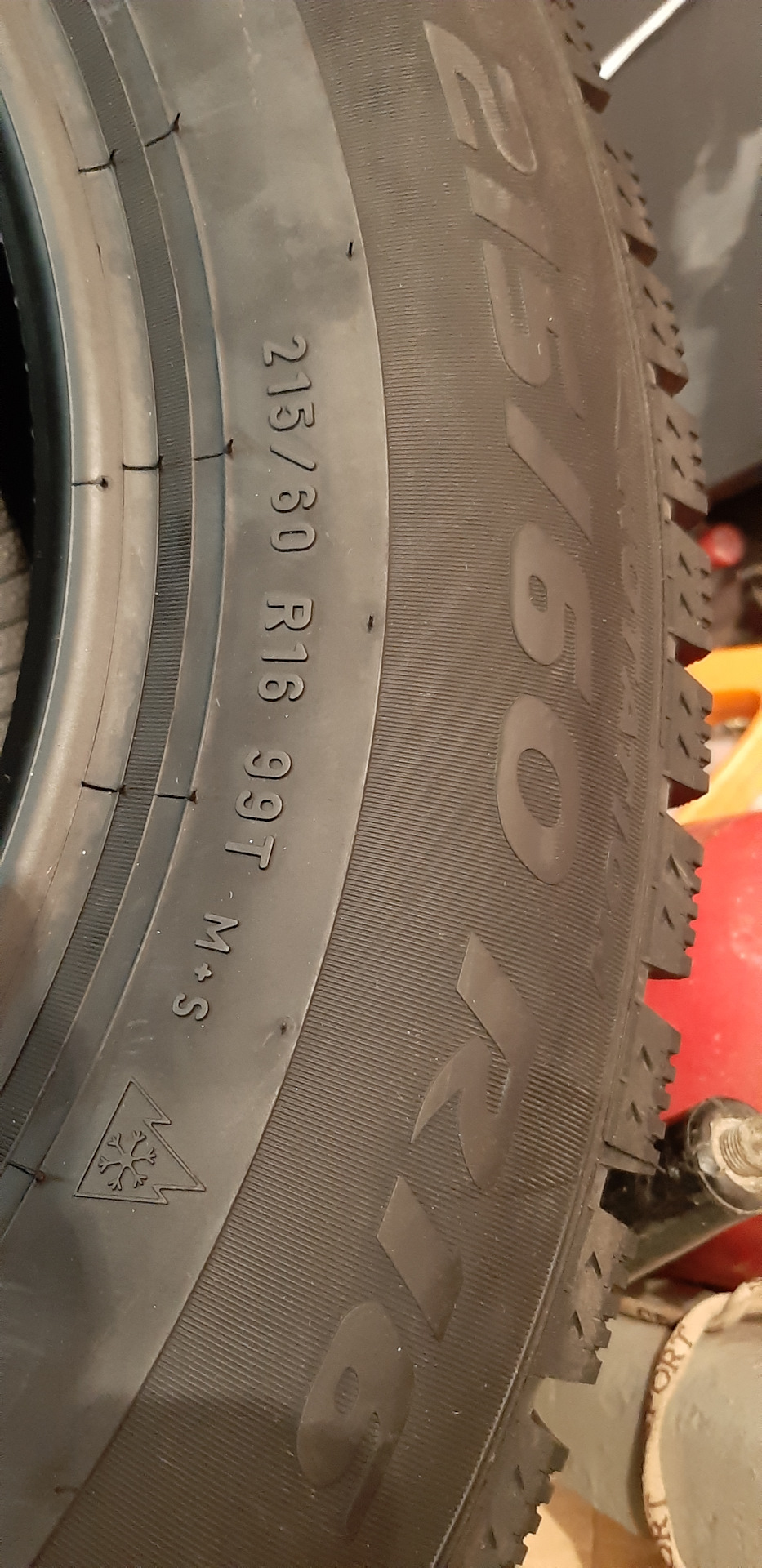 Покупка зимової гуми Pirelli Ice Zero 215/60 16. 3