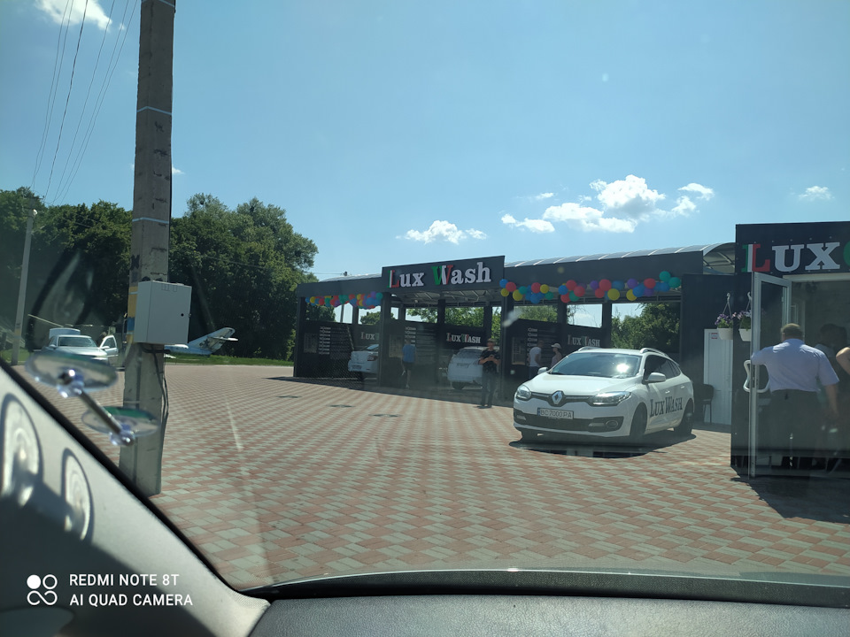 Сьогодні відкрилося нове миття самообслуговування. 2