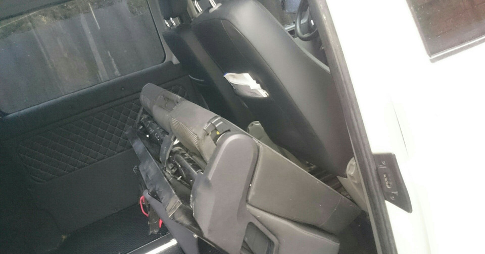 Диван встановлений від Audi Q7 5