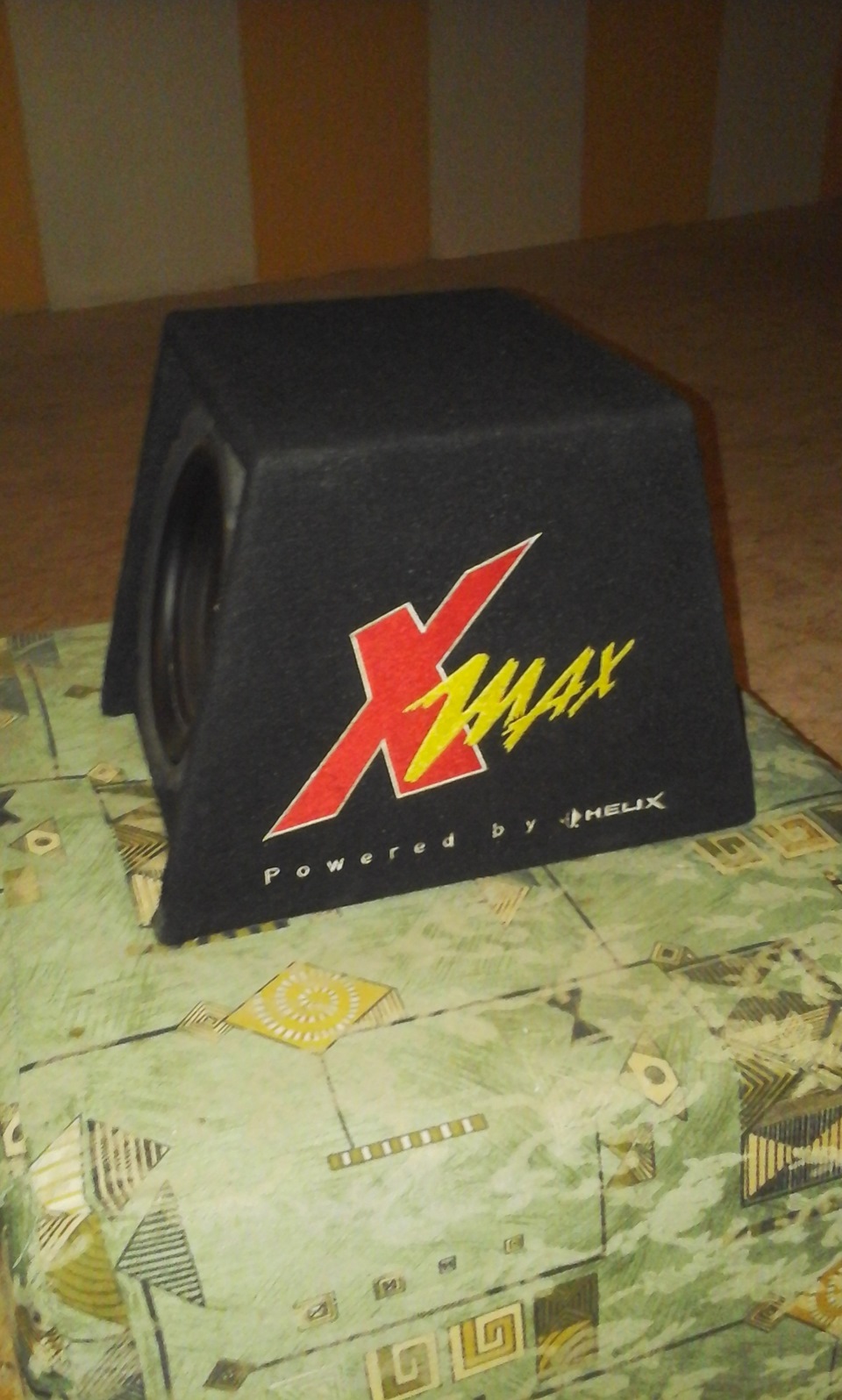 Продам активний сабвуфер Helix X-MAX 250 Active 2