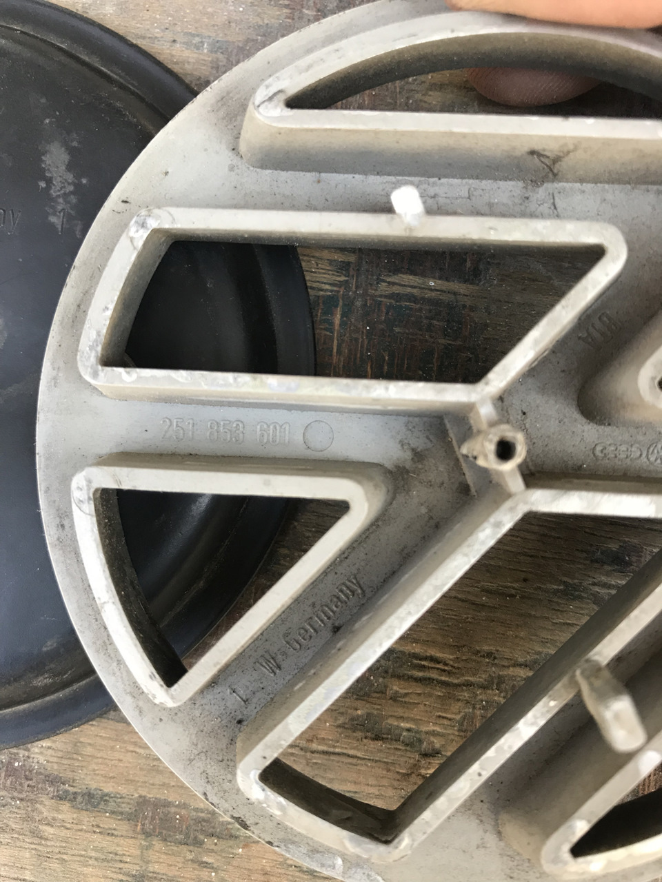 Задня емблема vw 4