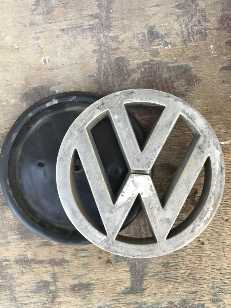 Задня емблема vw 2