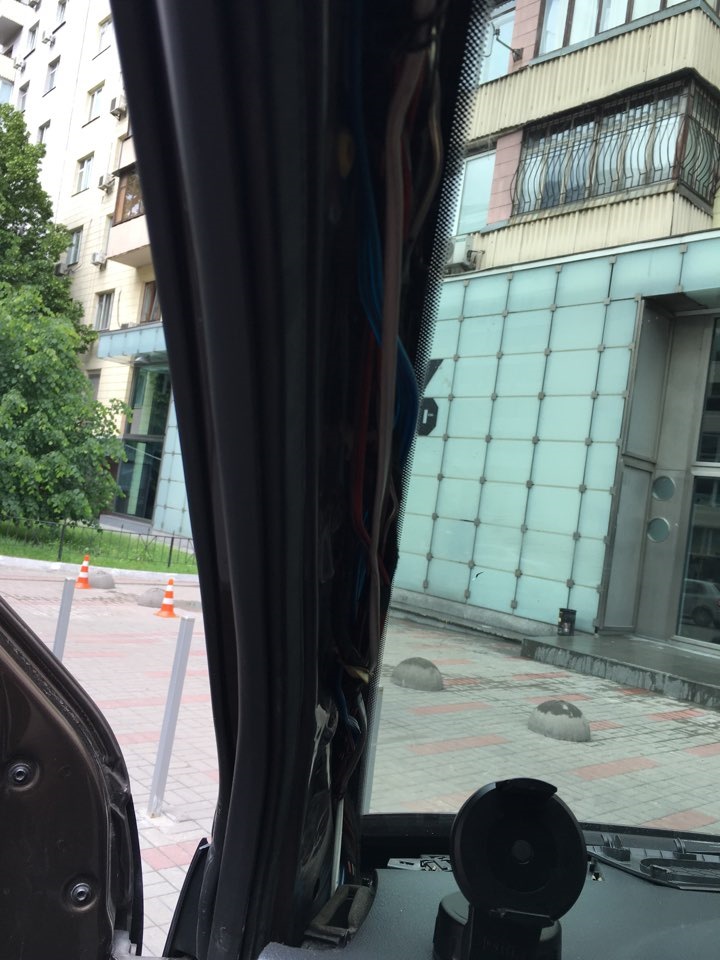 Хтось запитував про номери комплекту ручки, це з боку водія 2