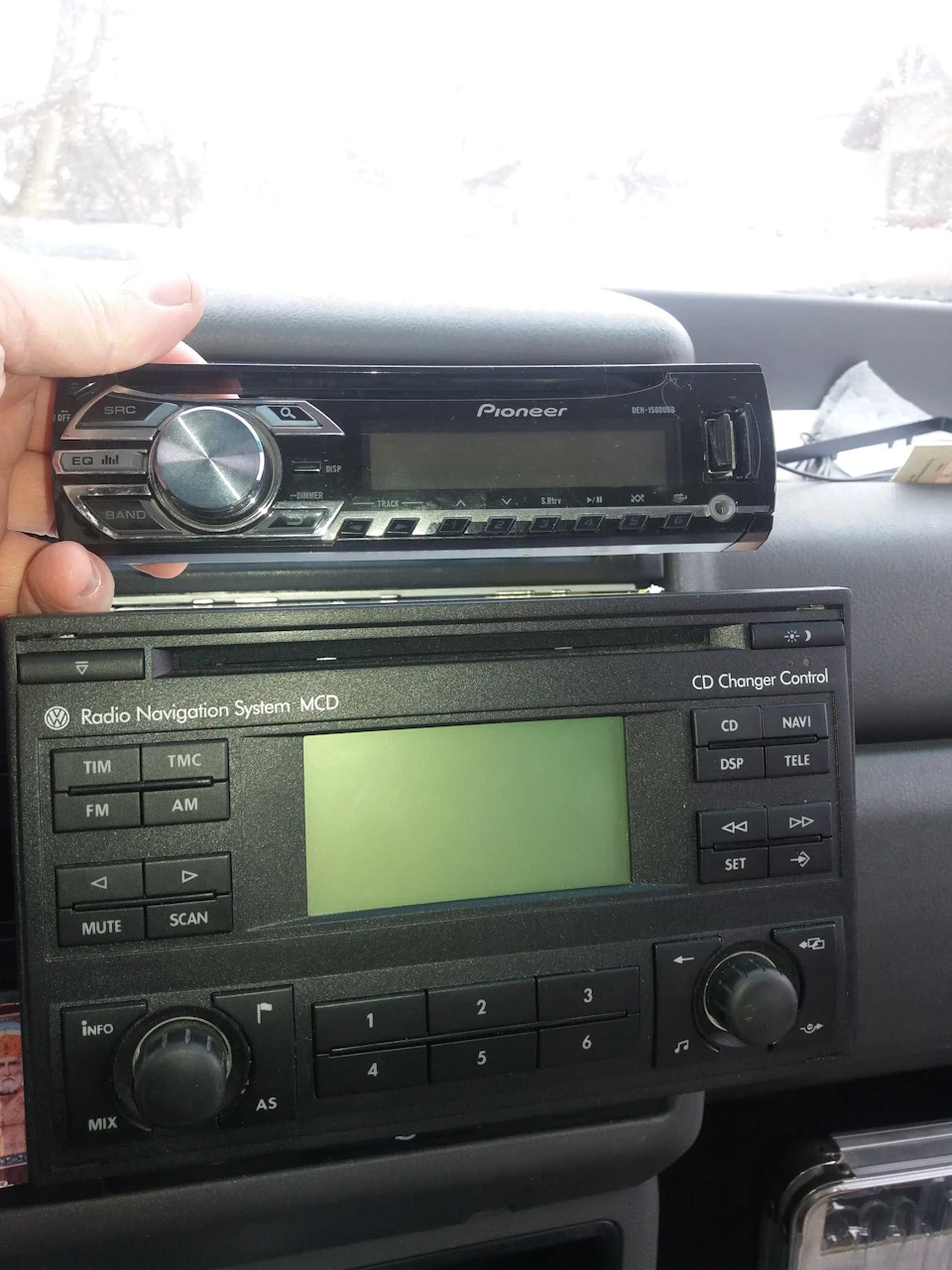 Pioneer або Blaupunkt RNS MCD