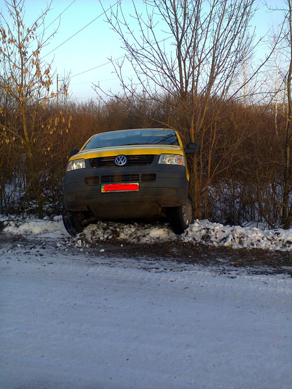 наслідки неакуратного водіння на слизькій дорозі 2