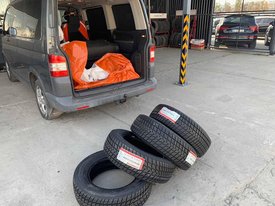 Куплені зимові шини Roadstone Winguard SUV 235 65 R17 108H XL 3