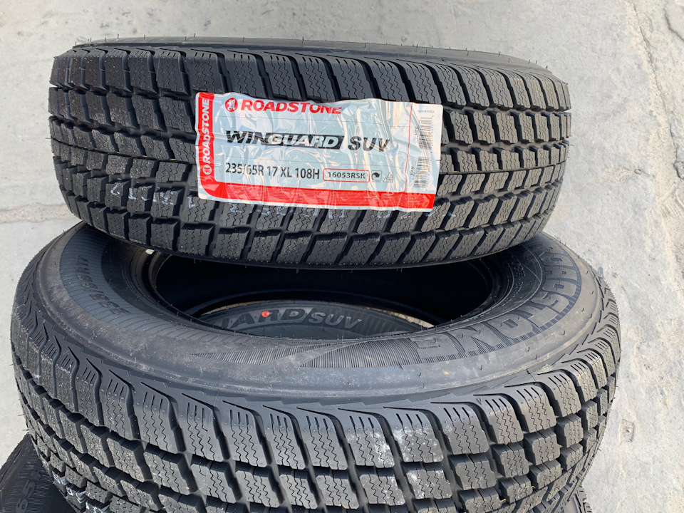 Куплені зимові шини Roadstone Winguard SUV 235 65 R17 108H XL 1