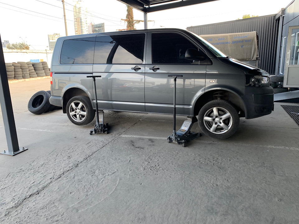 Куплені зимові шини Roadstone Winguard SUV 235 65 R17 108H XL 4