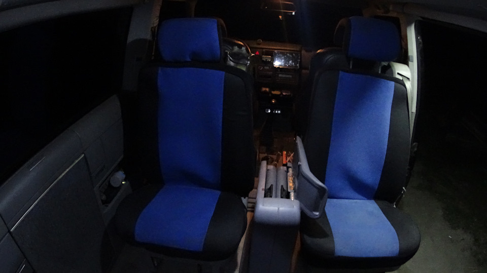 Столик з Mercedes Vito у VW Multivan 3
