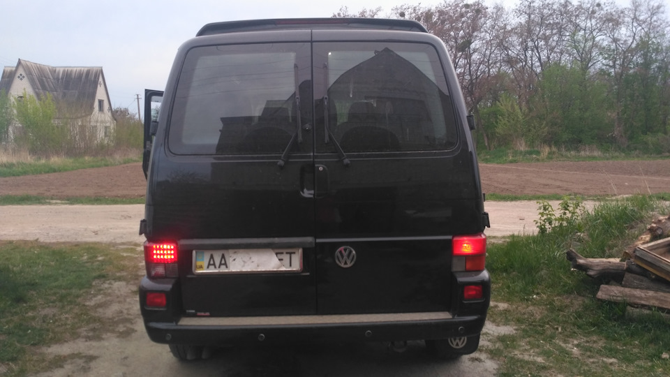 Заміна задньої оптики в VW Multivan 3