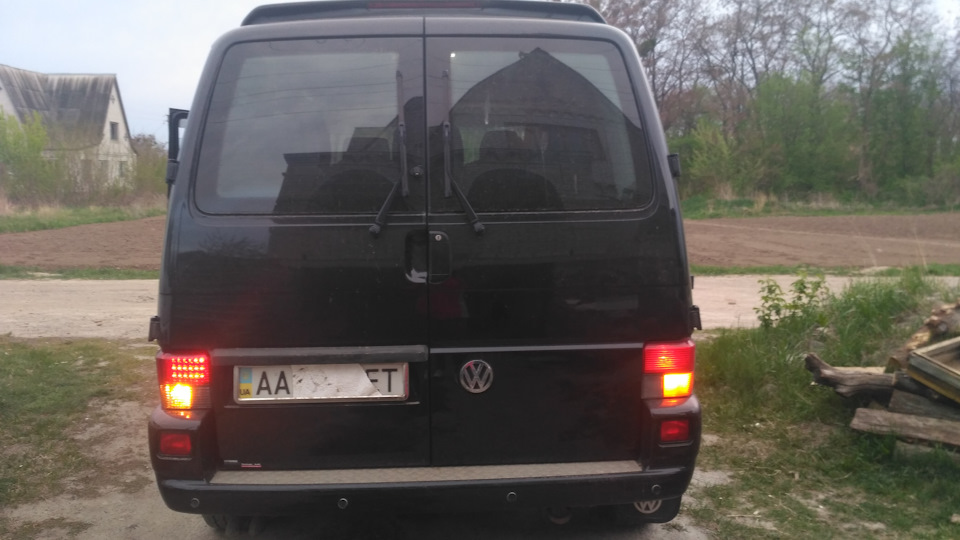 Заміна задньої оптики в VW Multivan 4