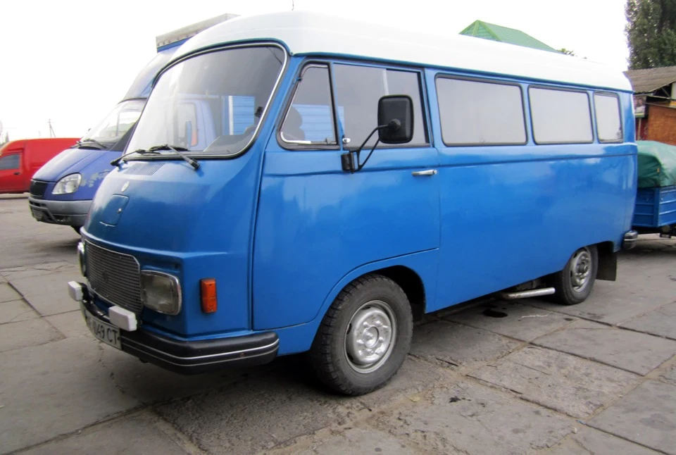Зустрів легендарний мікроавтобус Mercedes L206