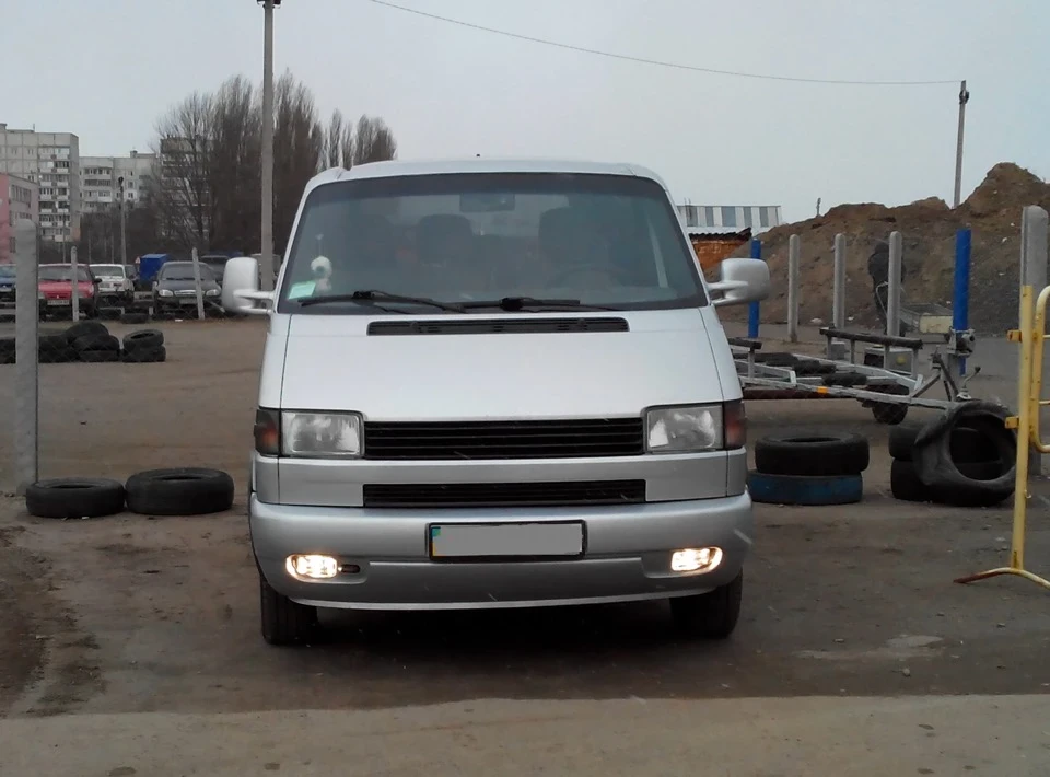 Протитуманки в штатні місця VW T4