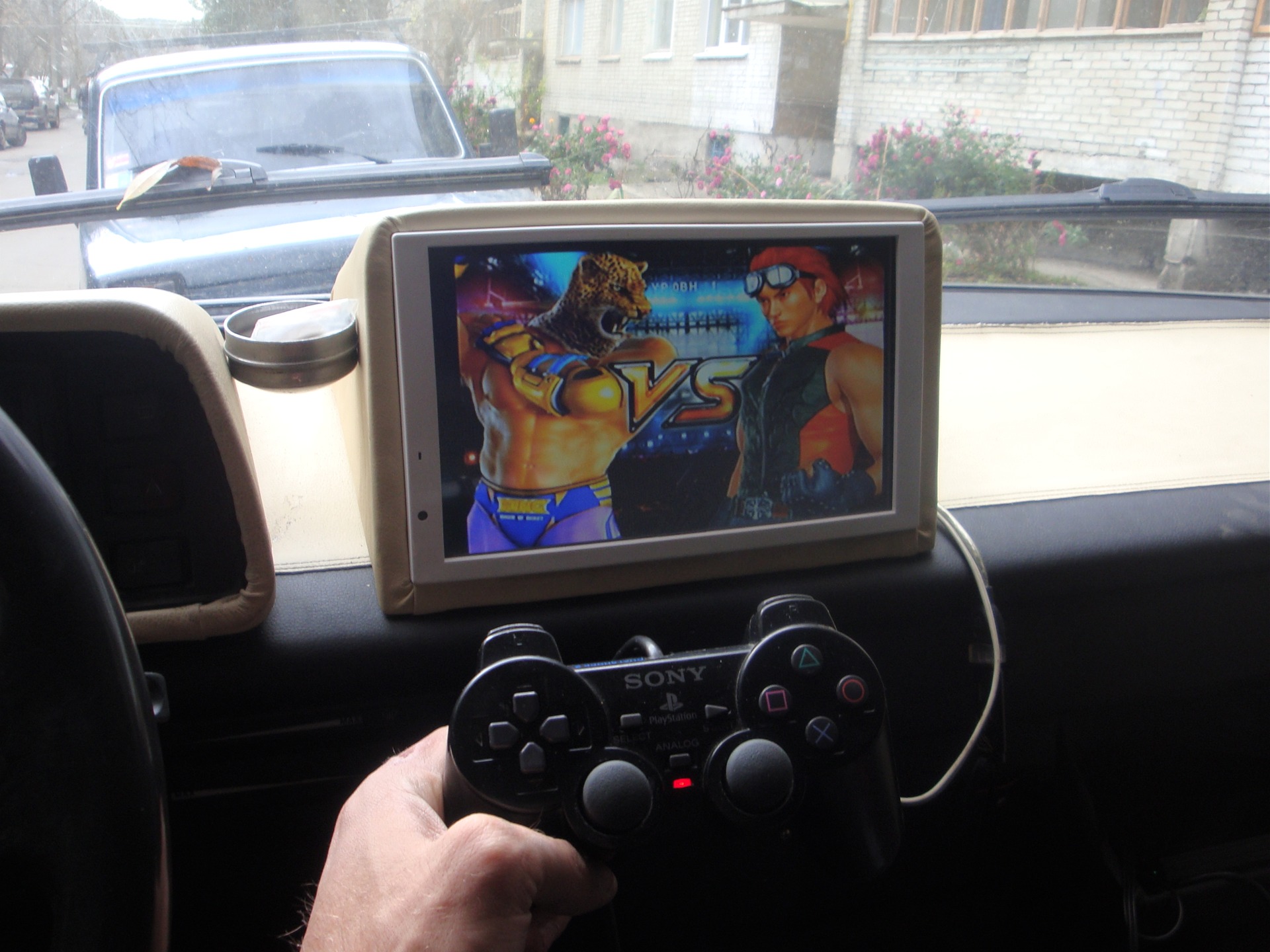 SONY playstation2 in Y-key CAR!)) 1
