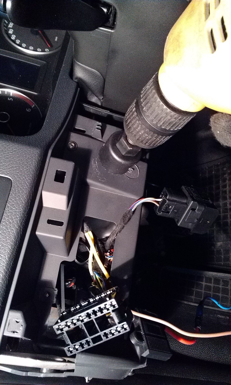 Розетка 12V в торпедо 3