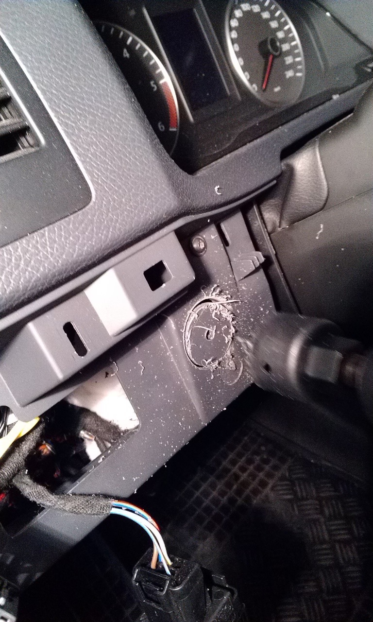 Розетка 12V в торпедо 5