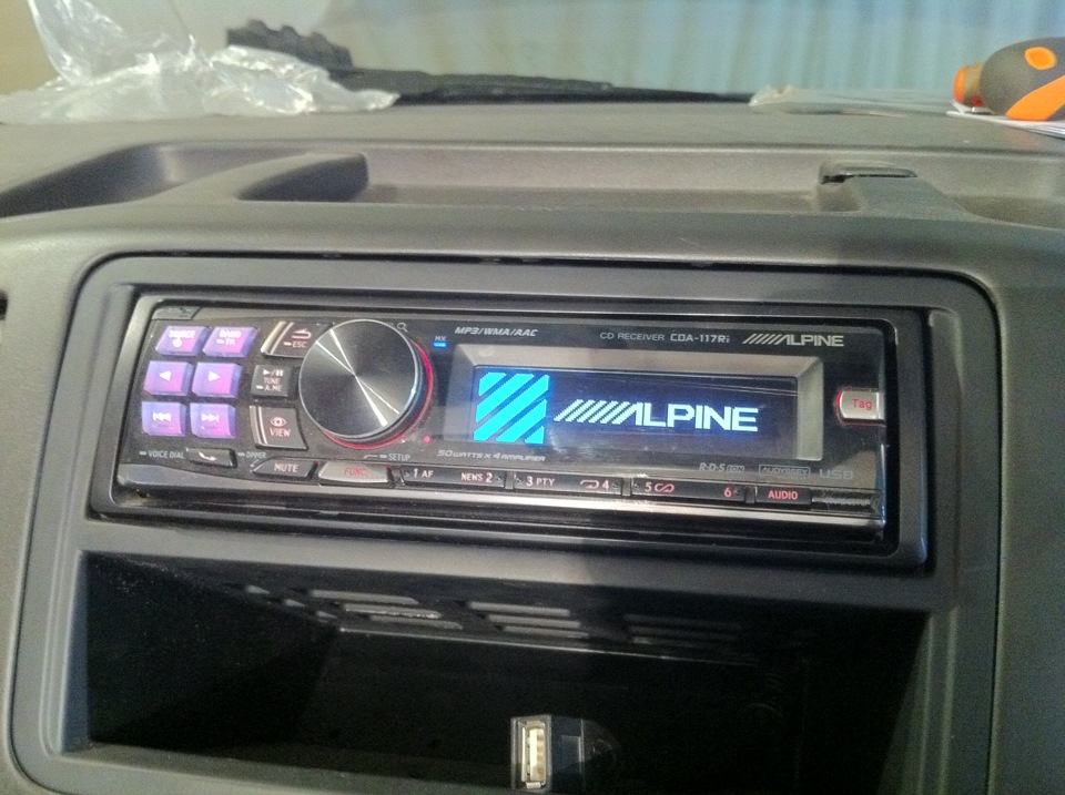 Заміна магнітоли на Alpine CDA-117Ri 2