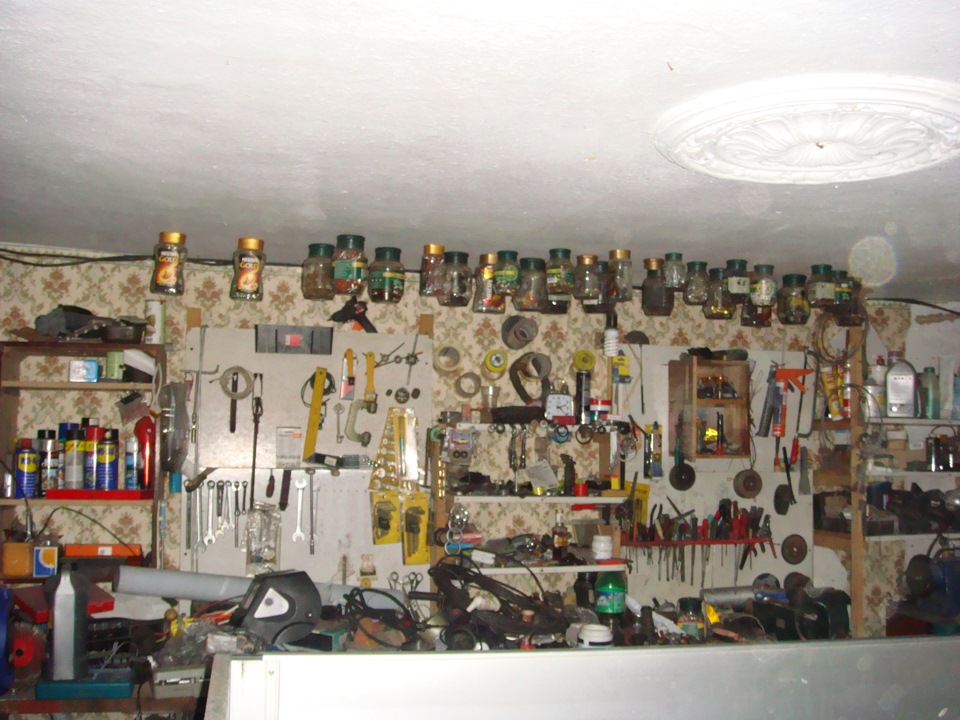 Куди в гаражі покласти дріб'язок? 1