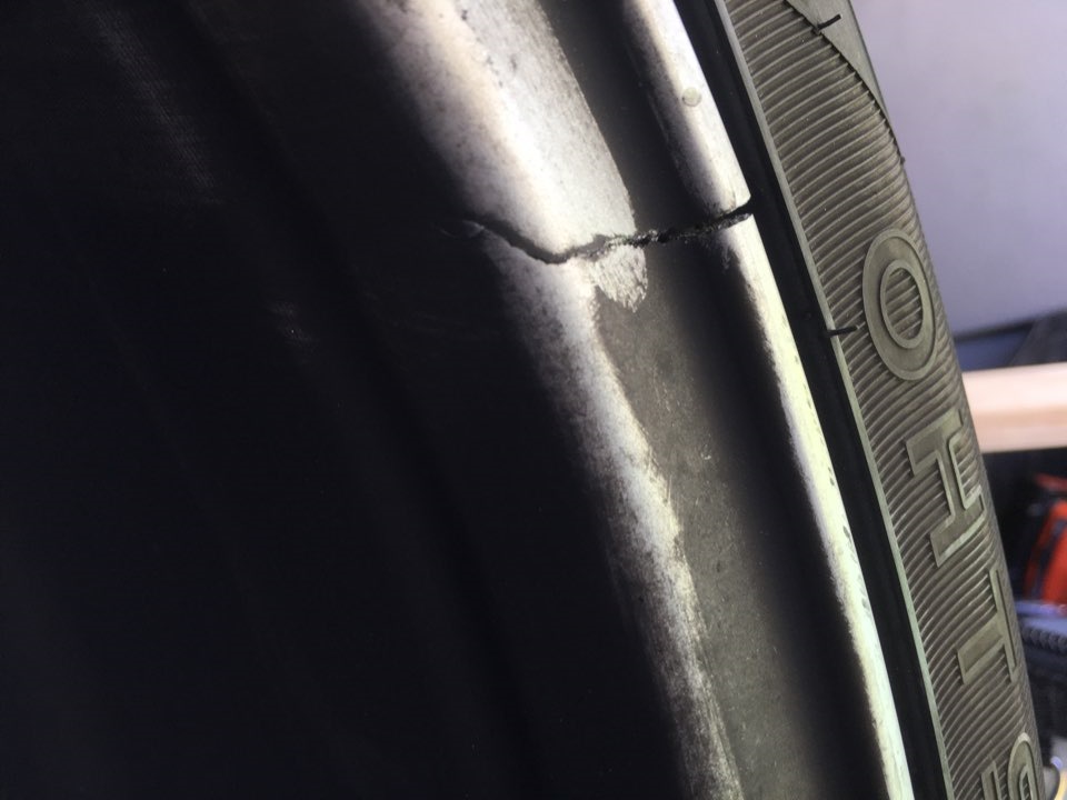 Cracked rim - розбив диск 4